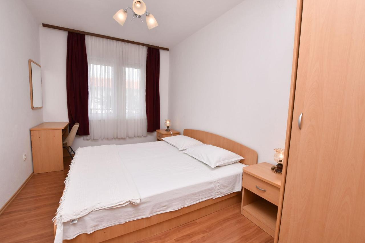 Apartments And Room Kiko Primosten Exterior photo