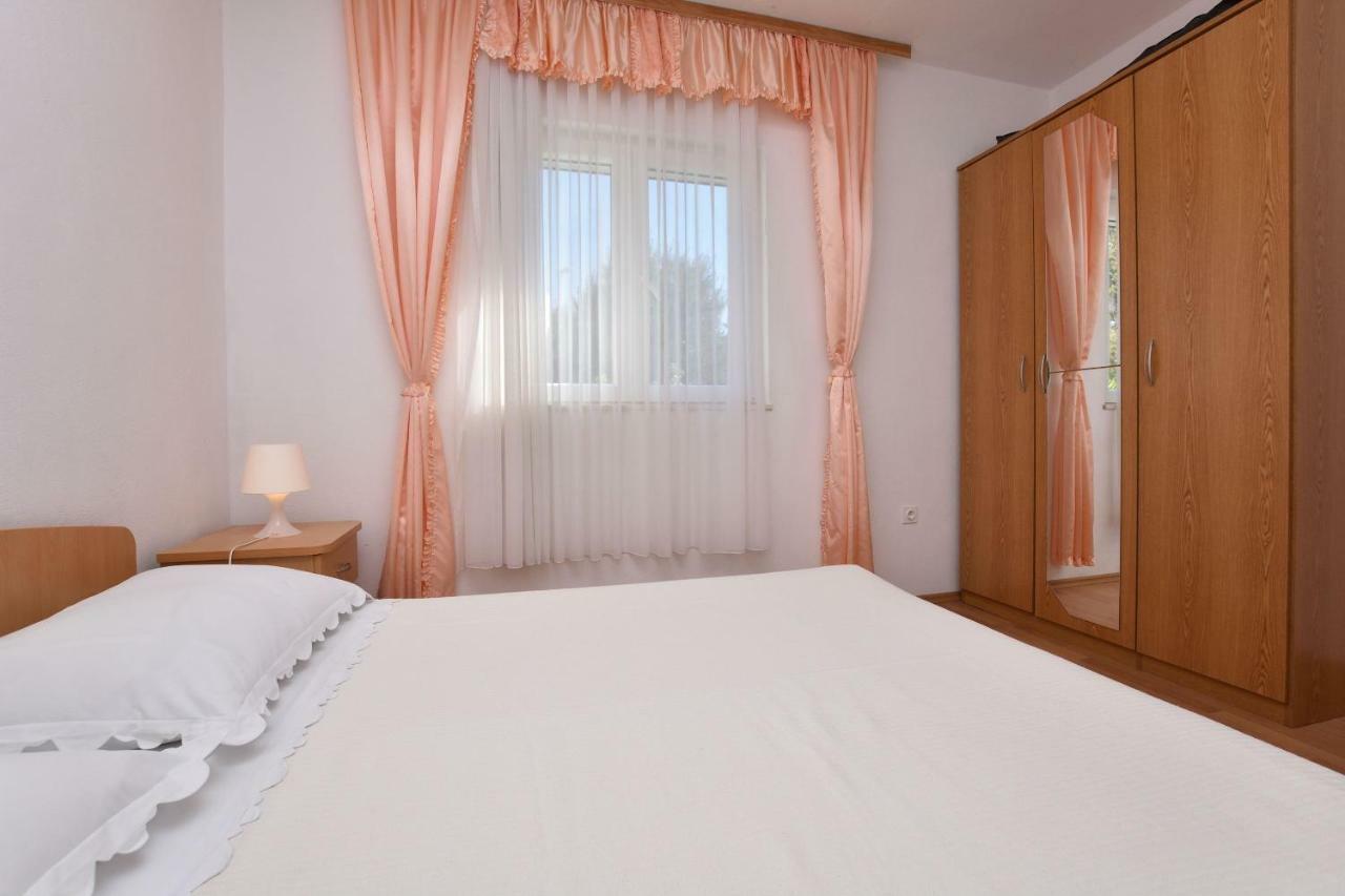 Apartments And Room Kiko Primosten Exterior photo